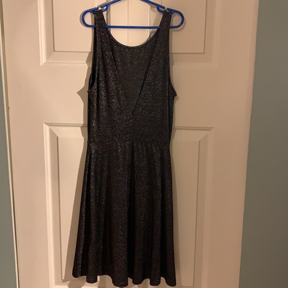 Woman’s Dress - Picture 2 of 4